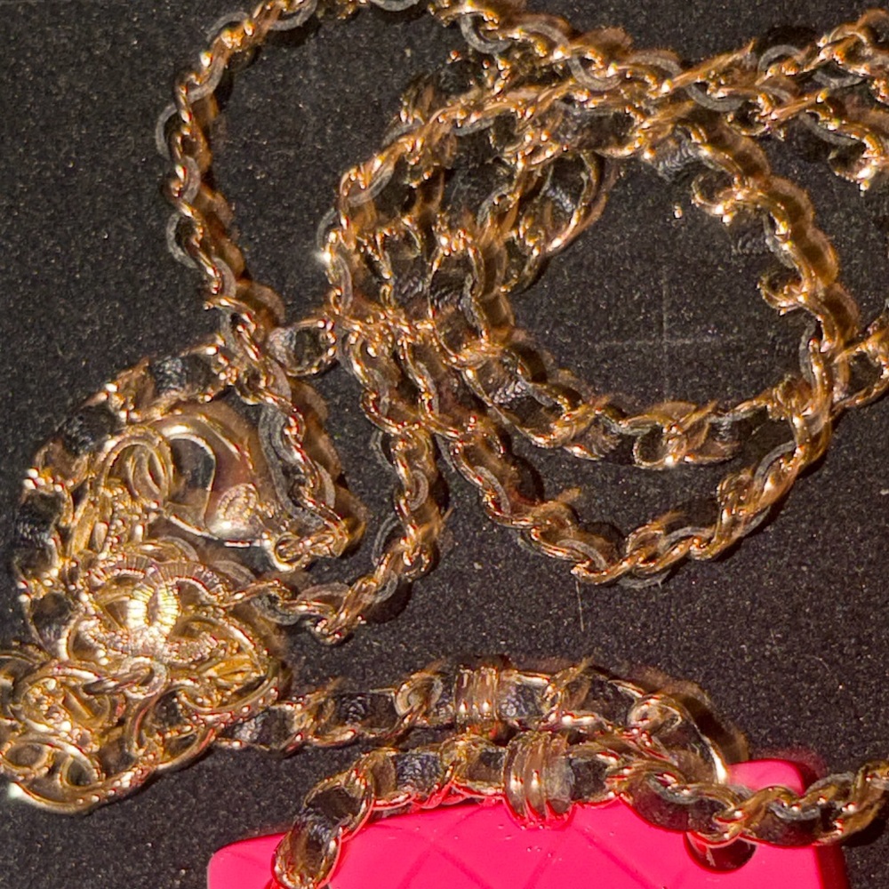 💖 CC ✨ Matelasse purse 👛 Chain ⛓️Necklace 🐃 - Picture 9 of 11